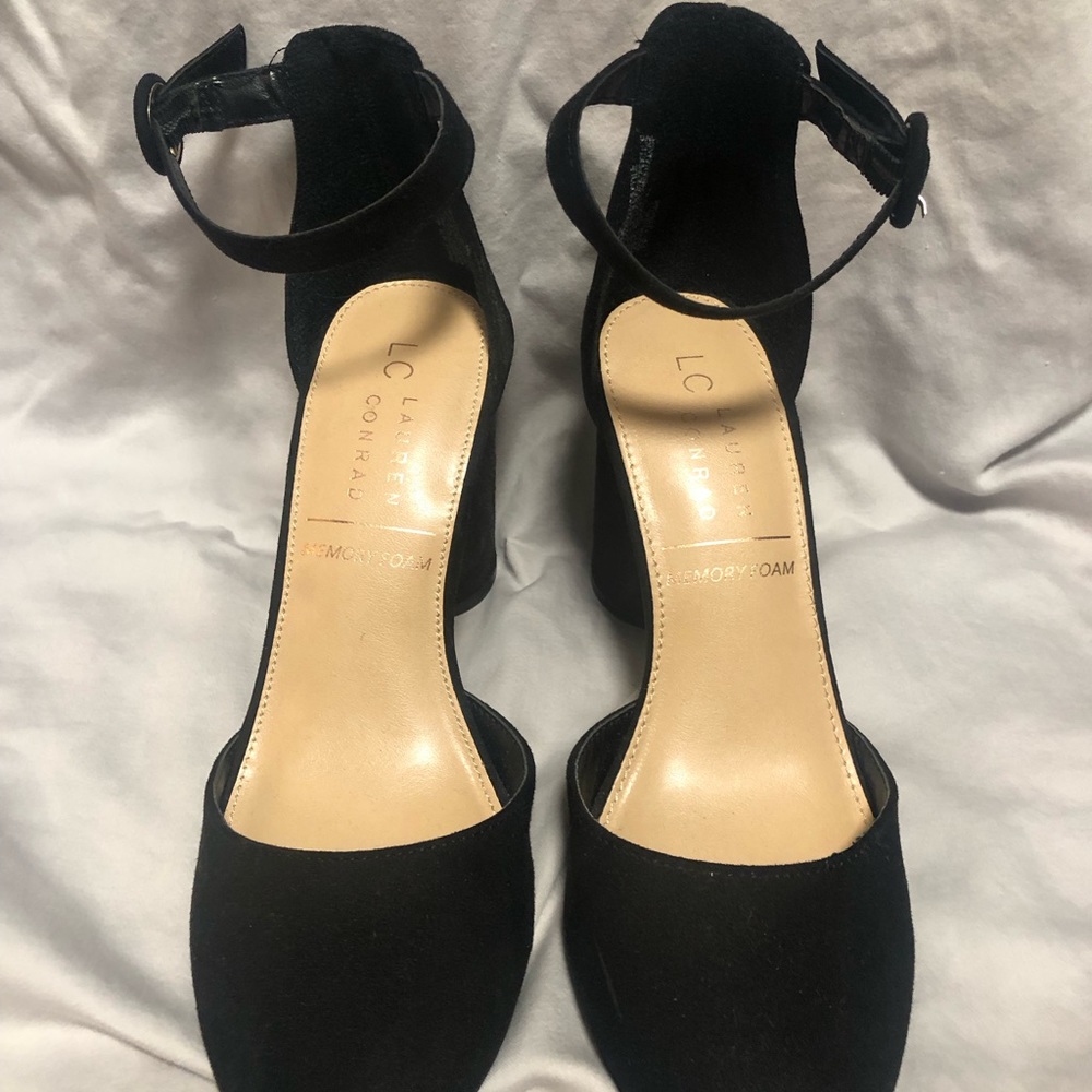 Lauren Conrad close toed heels. Size 6.5. 3 inch heel